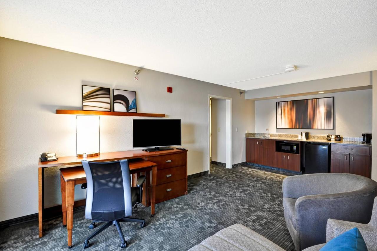 Courtyard By Marriott Jacksonville Airport/ Northeast Kültér fotó