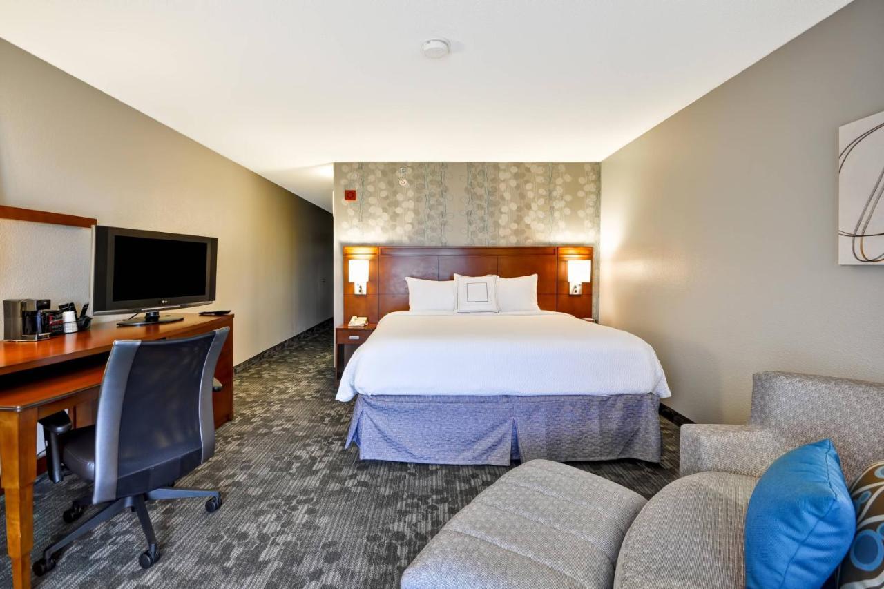 Courtyard By Marriott Jacksonville Airport/ Northeast Kültér fotó